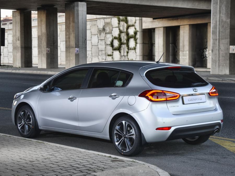 Kia Cerato Hatchback 2013 года  (ZA) (фото 8 из 26)